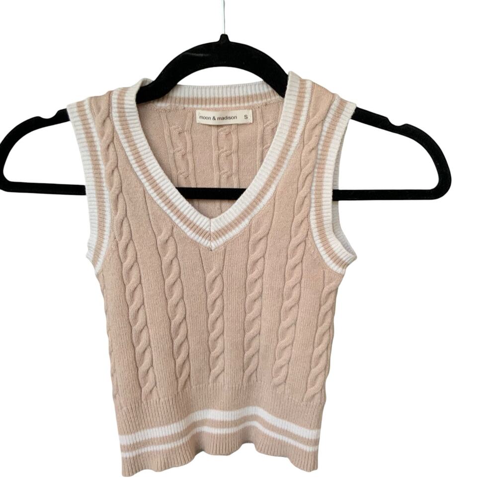 Moon & Madison Beige and White Cable Knit Sweater Vest – Preppy V-Neck - Size S